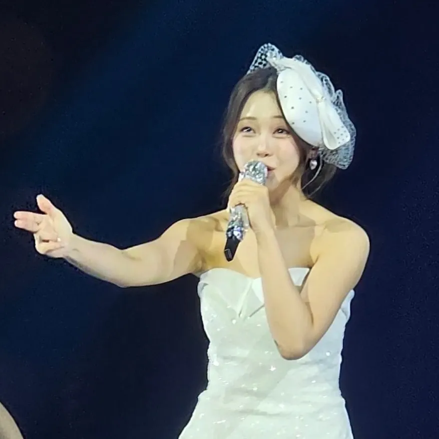 A moment captured by a fan of Hong Jiyoon