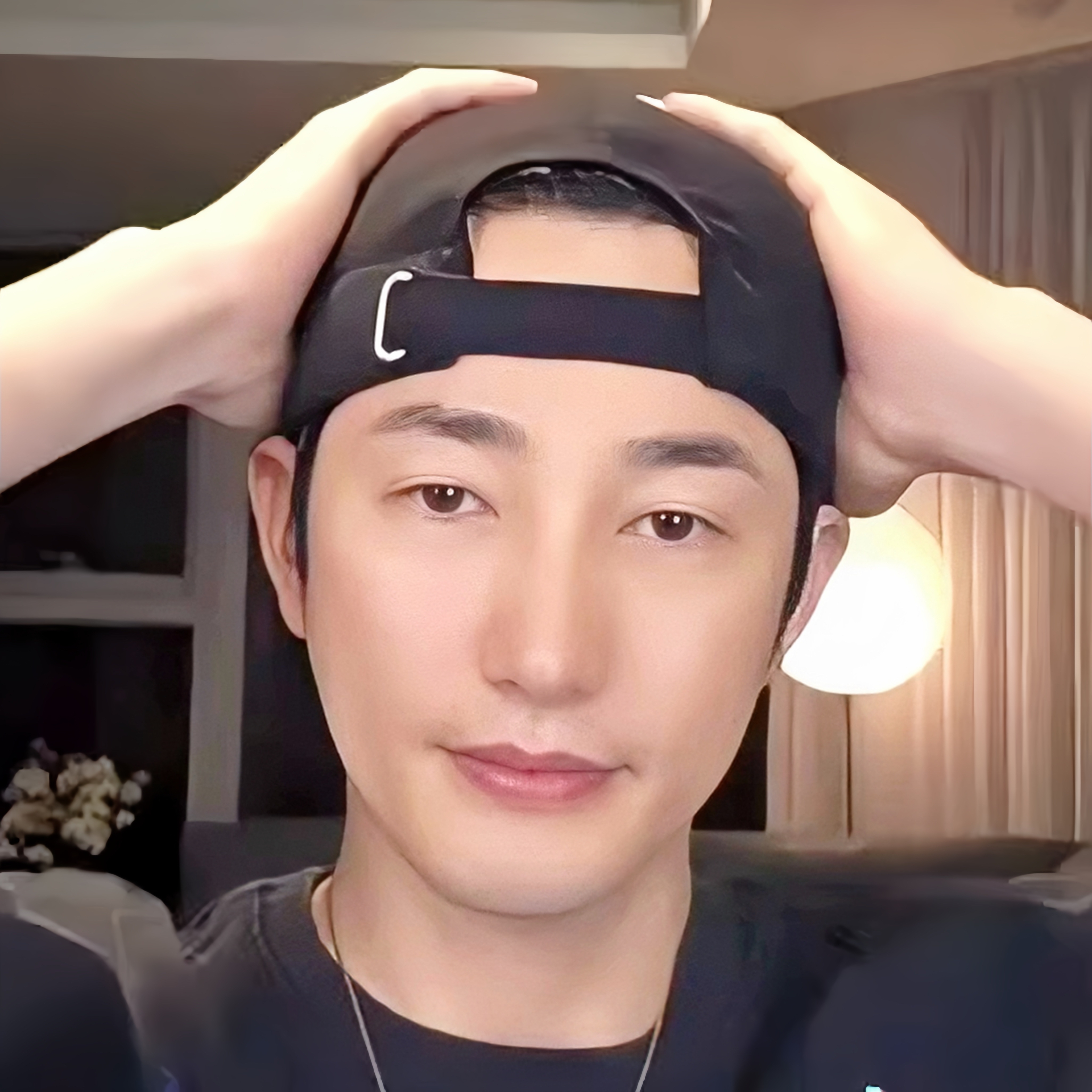 Behind-the-scenes cut of Park Sihoo