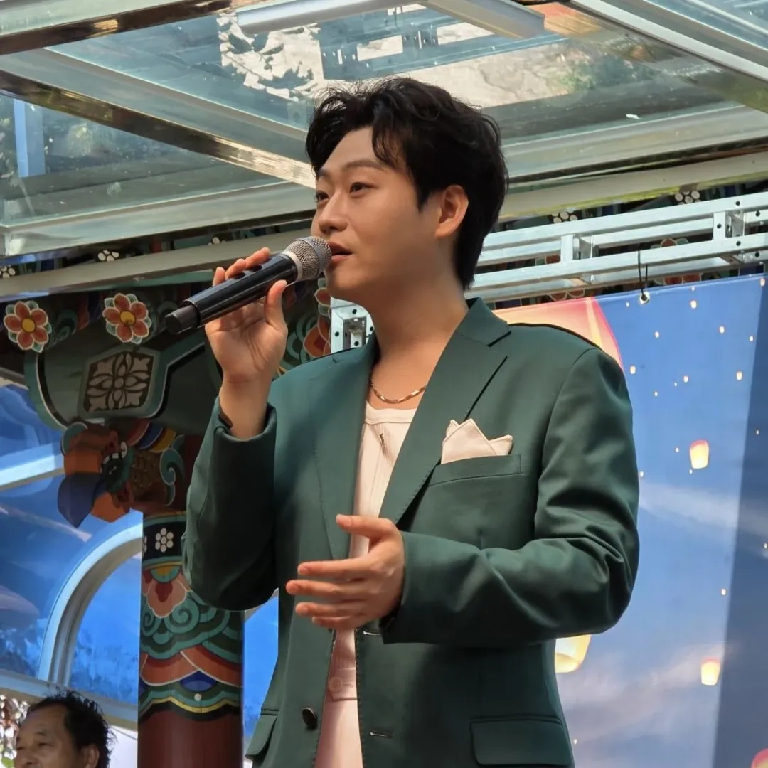 Behind-the-scenes cut of Min Soohyun