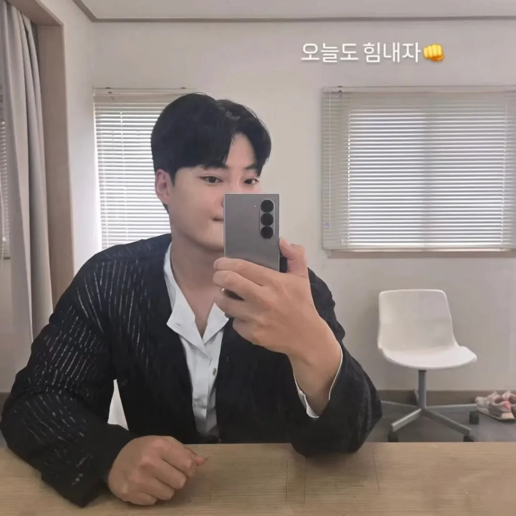 Behind-the-scenes cut of Kim Kyungmin
