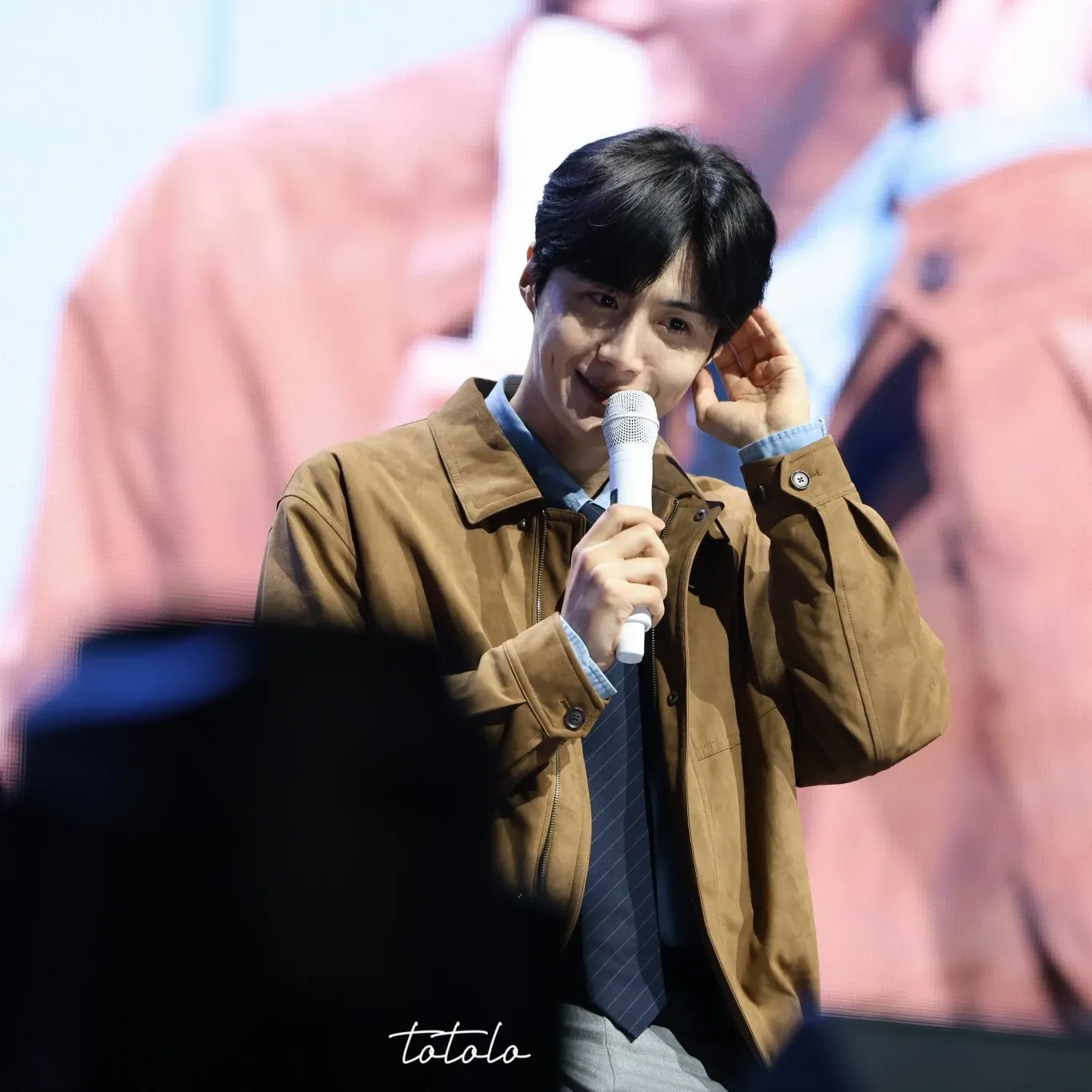 A moment captured by a fan of Kim Seonho