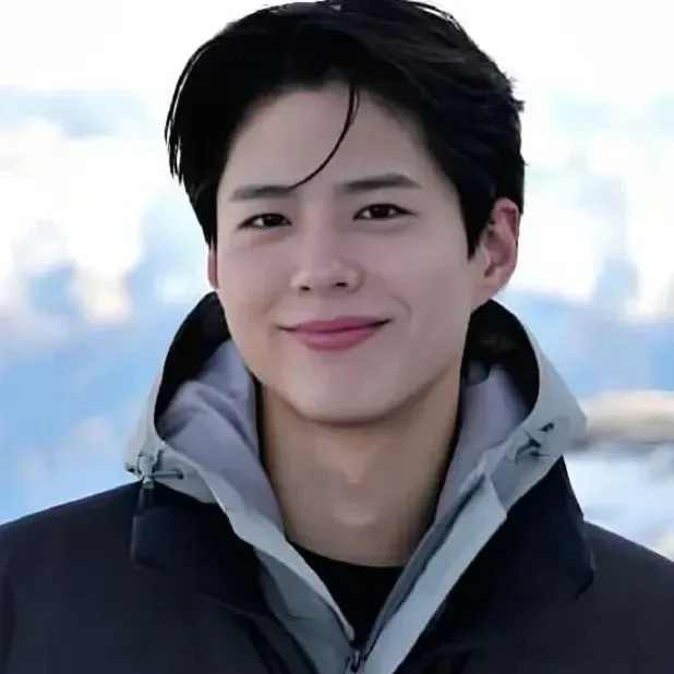 Recent activity shot of Park Bogum