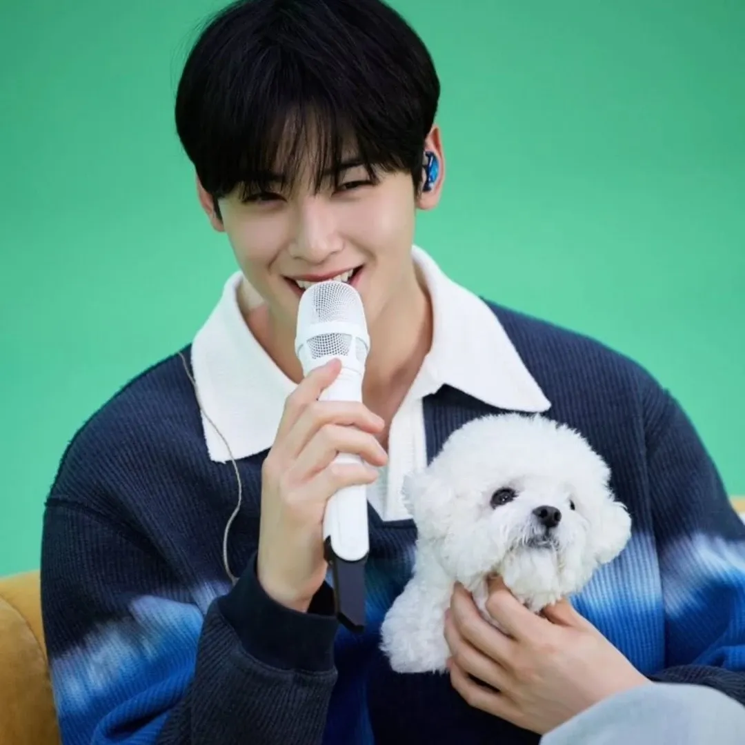 Behind-the-scenes cut of Cha Eunwoo