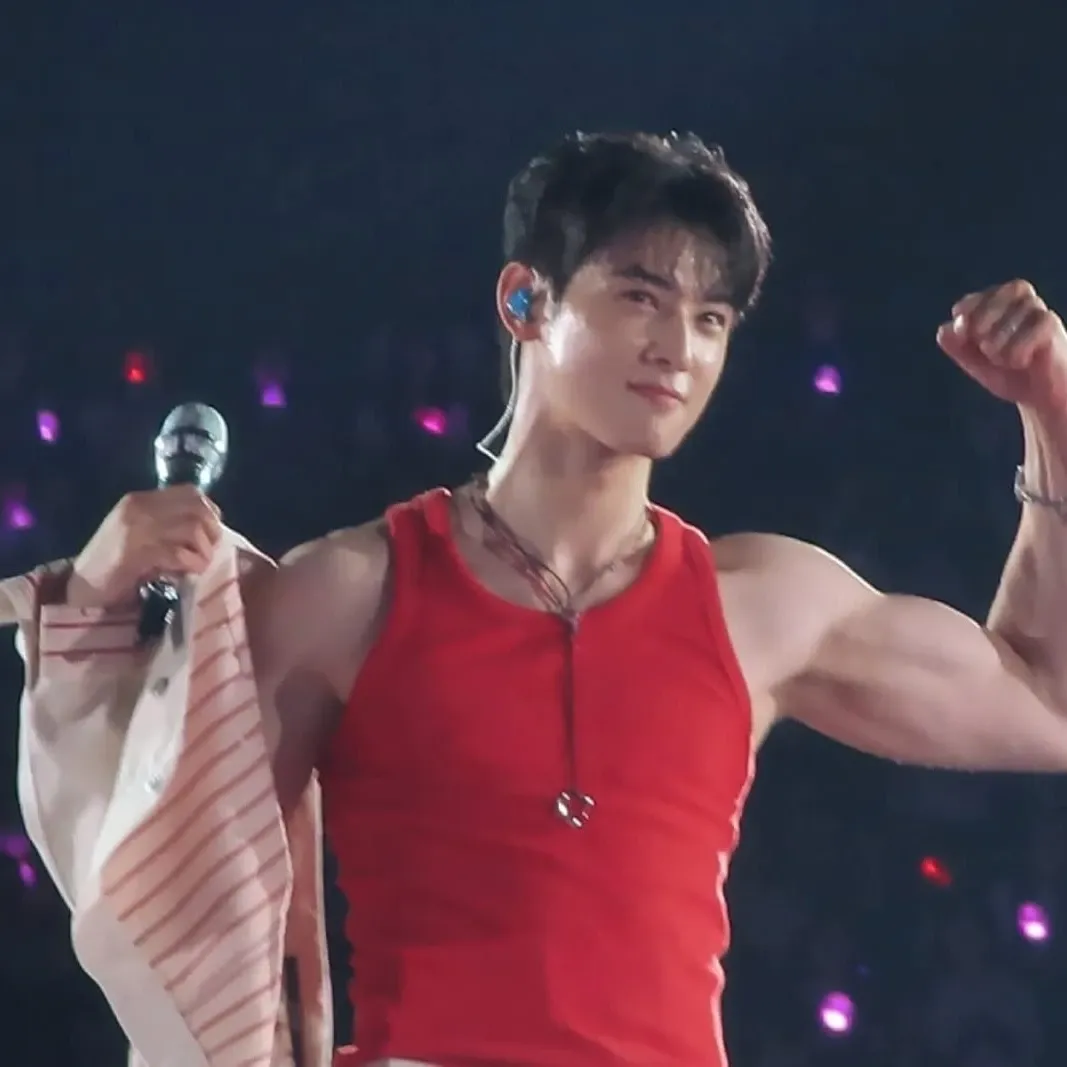Latest photo of Cha Eunwoo