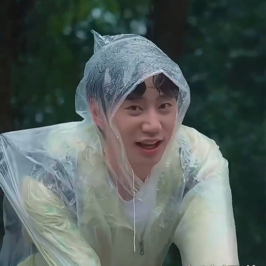 Behind-the-scenes cut of Lee Junyoung