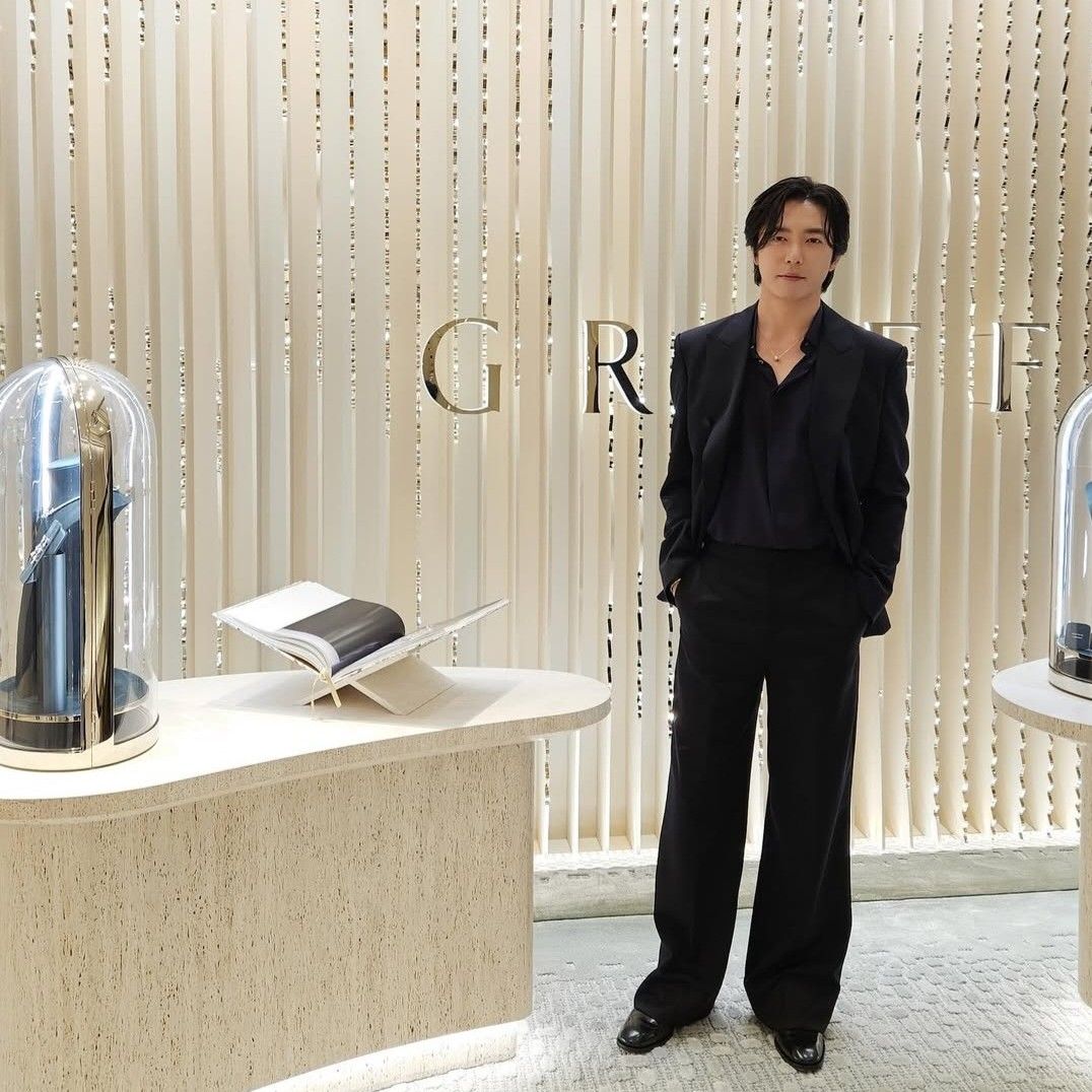 粉丝拍下的金材昱瞬间