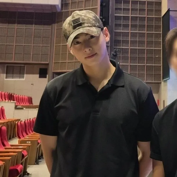 A moment captured by a fan of Cha Eunwoo