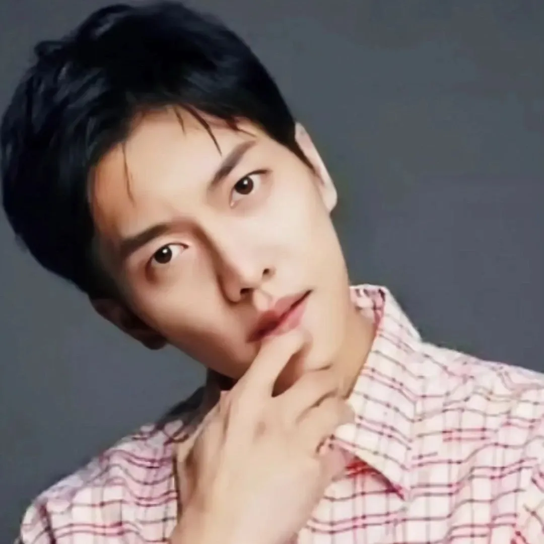 Latest photo of Lee Seunggi