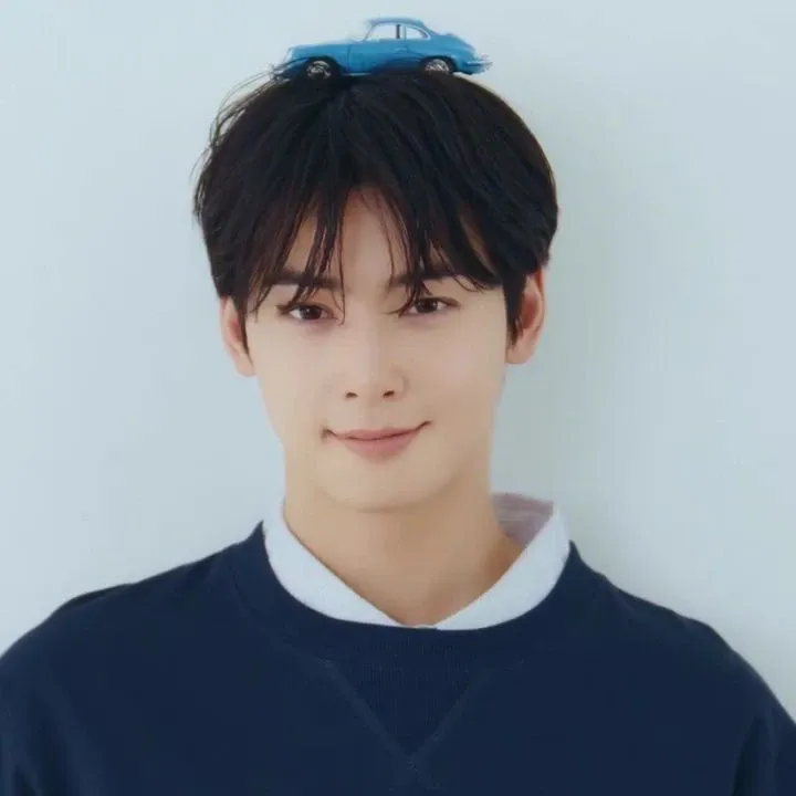 Behind-the-scenes cut of Cha Eunwoo