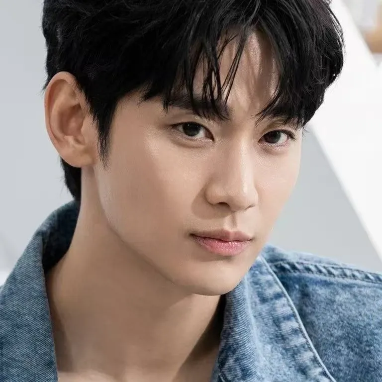Recent activity shot of Kim Soohyun