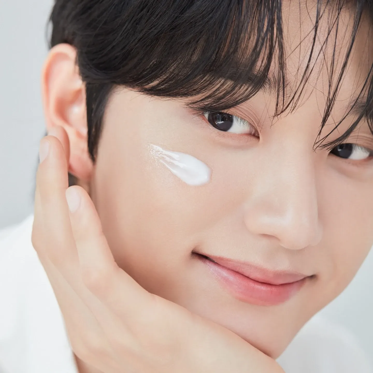 Behind-the-scenes cut of Kim Jaewon