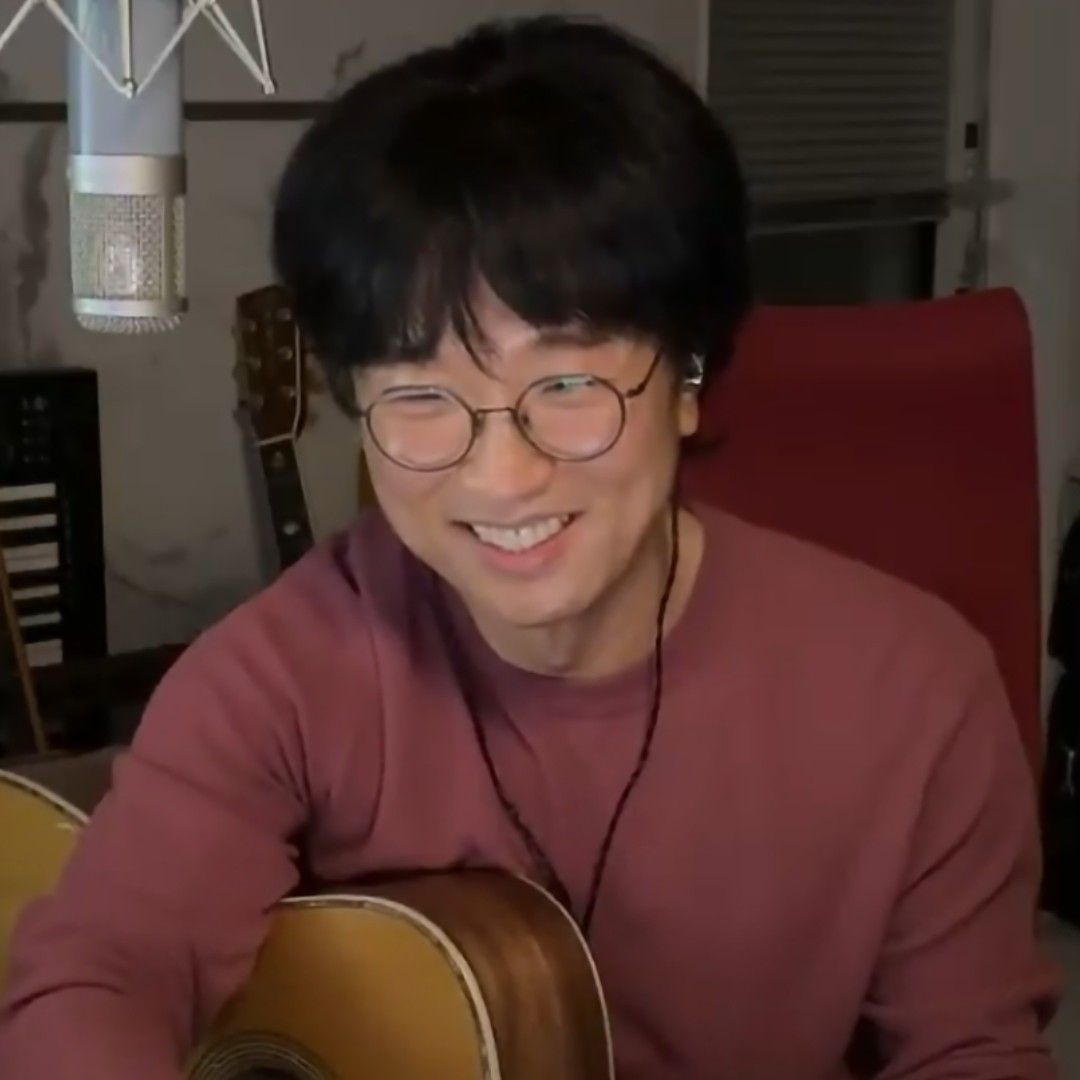 Recent activity shot of Bak Changgeun