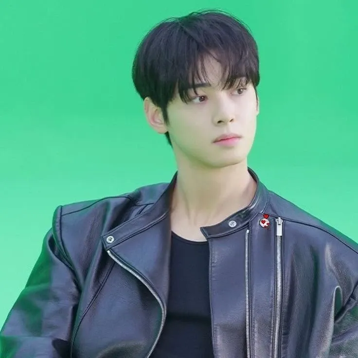 A moment captured by a fan of Cha Eunwoo