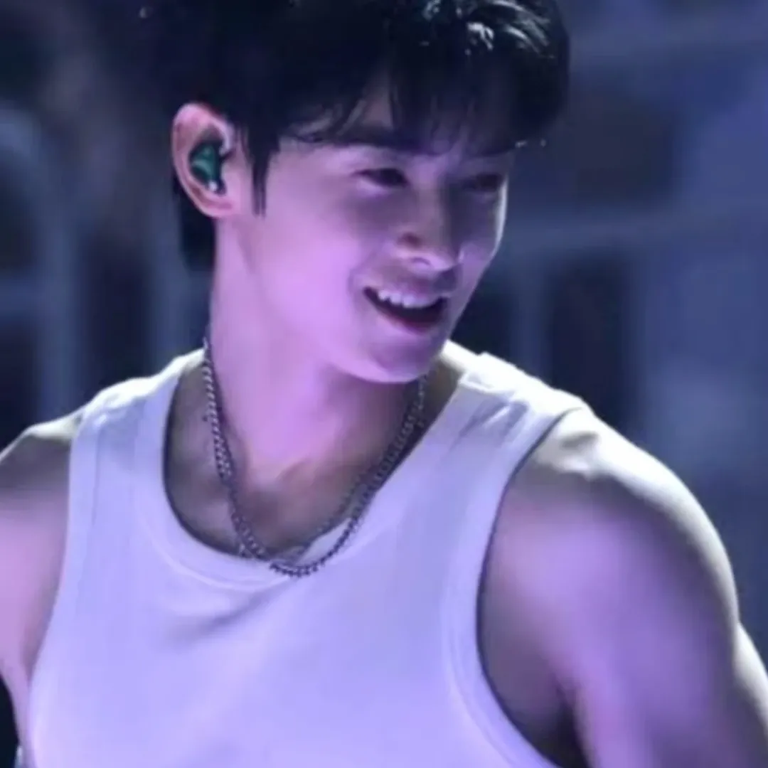 Behind-the-scenes cut of Cha Eunwoo
