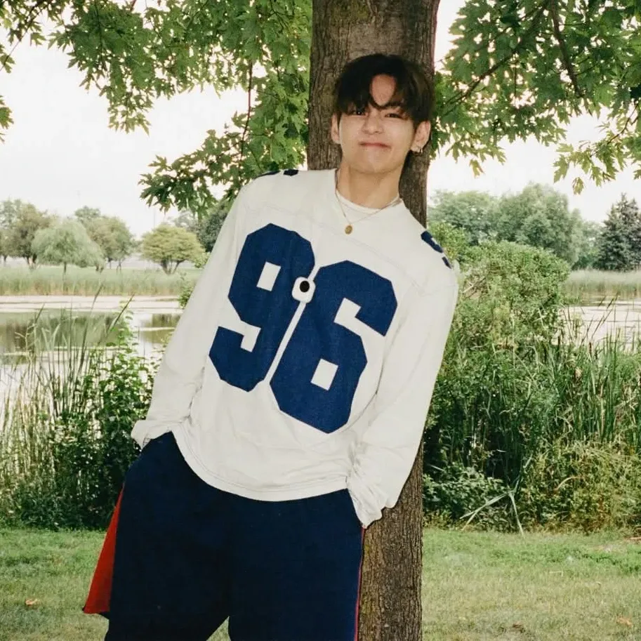 Recent activity shot of Kim Taehyung (V)