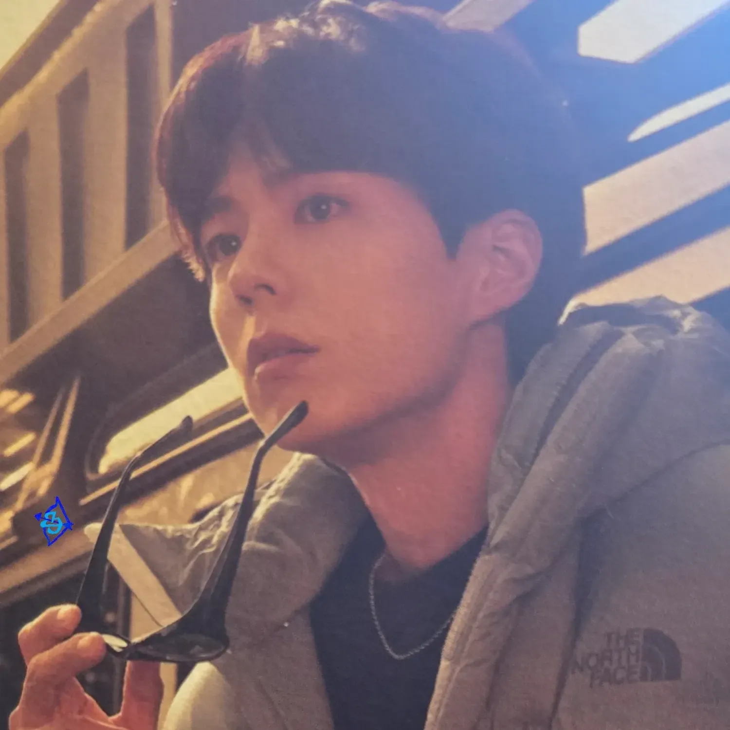 Behind-the-scenes cut of Park Bogum