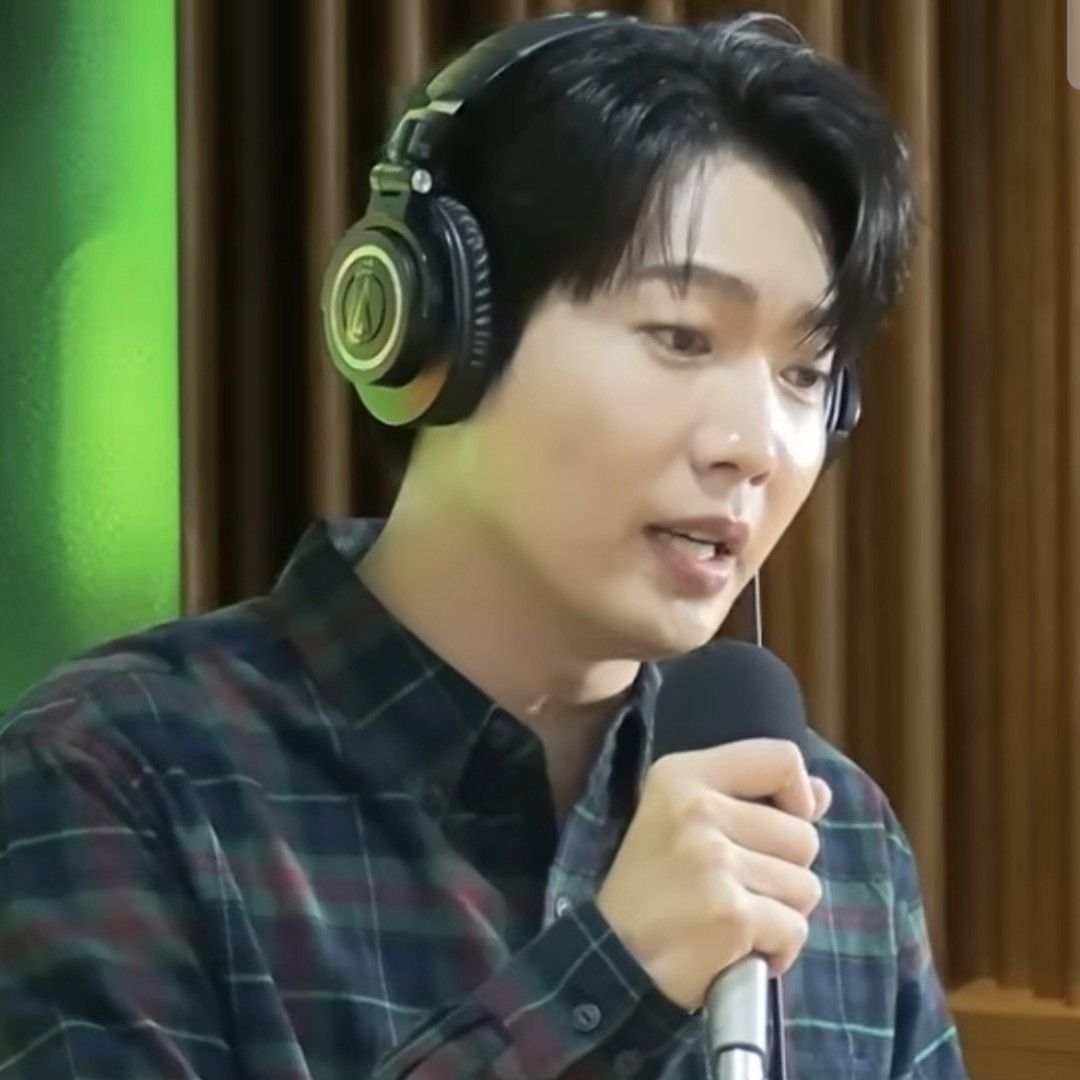 A moment captured by a fan of Son Taejin