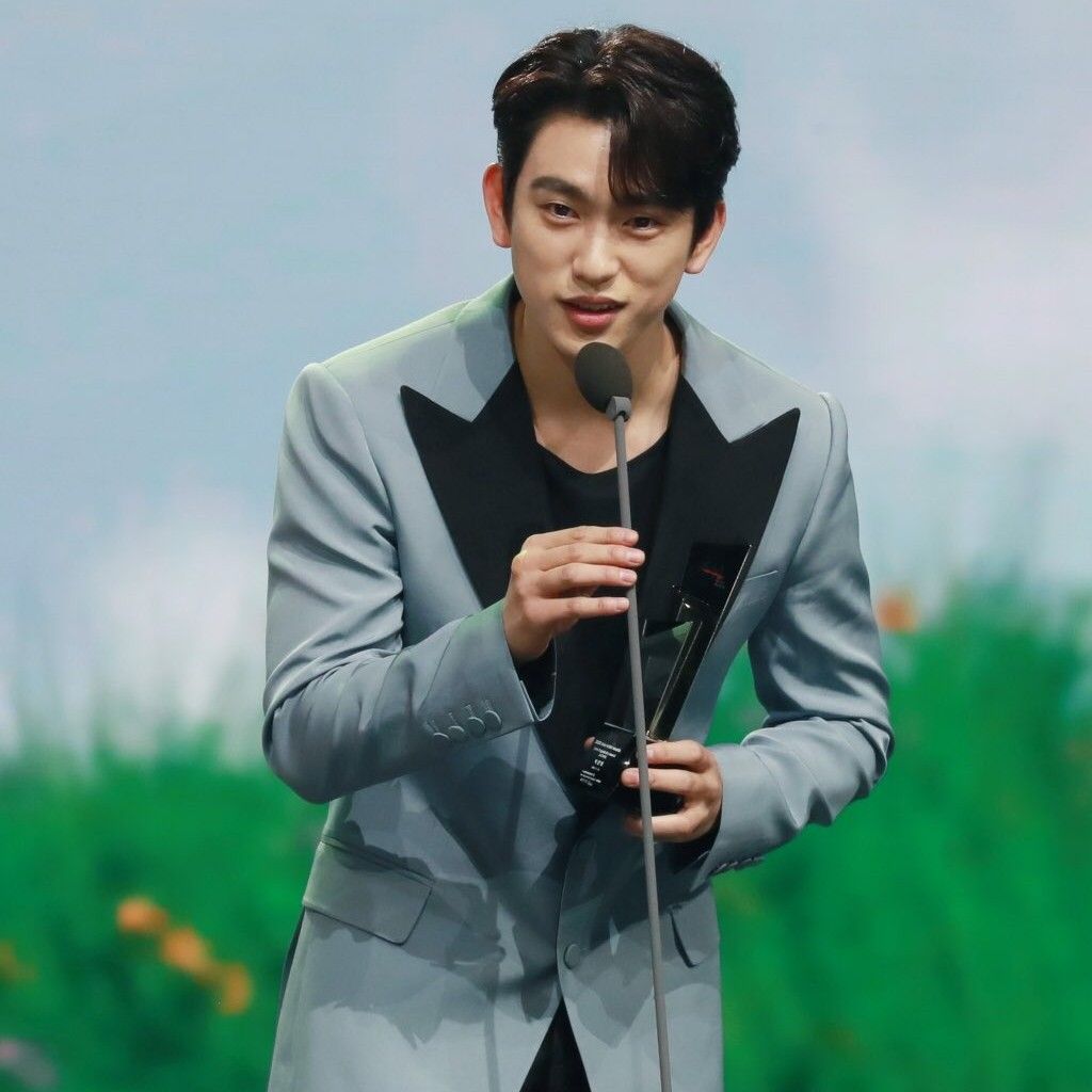 パク・ジニョンのビハインドカット