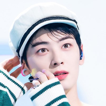 Behind-the-scenes cut of Cha Eunwoo