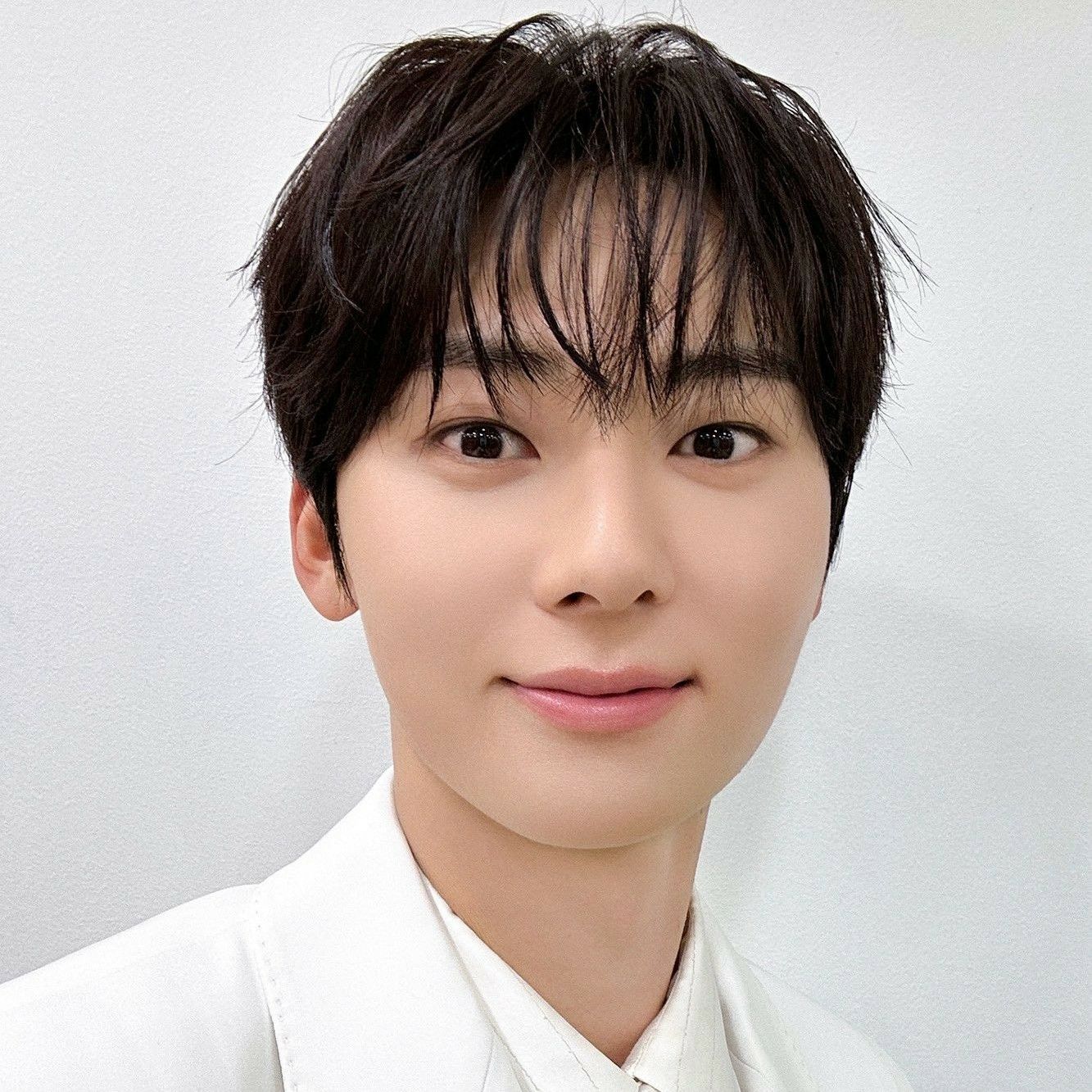 Behind-the-scenes cut of Hwang Minhyun