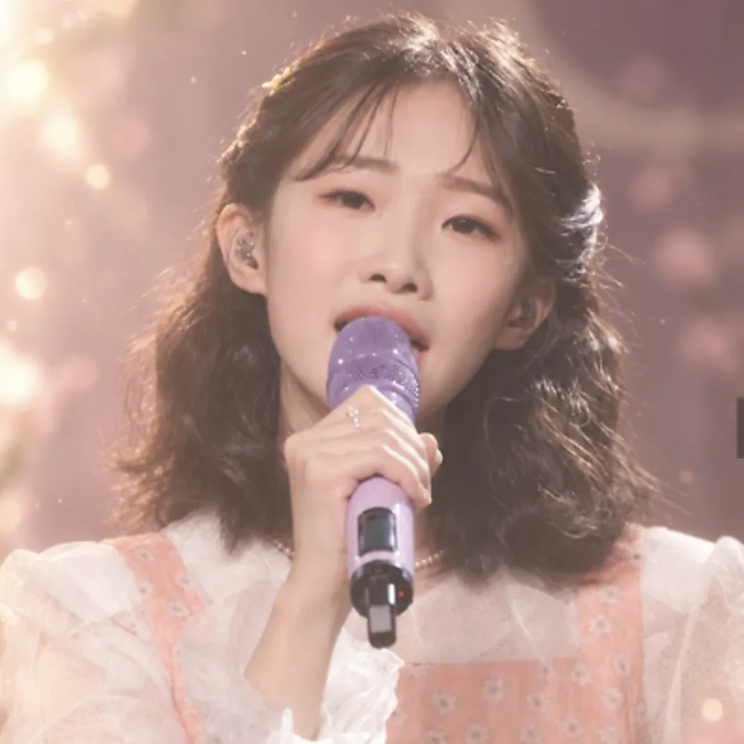 A moment captured by a fan of Jung Seojoo
