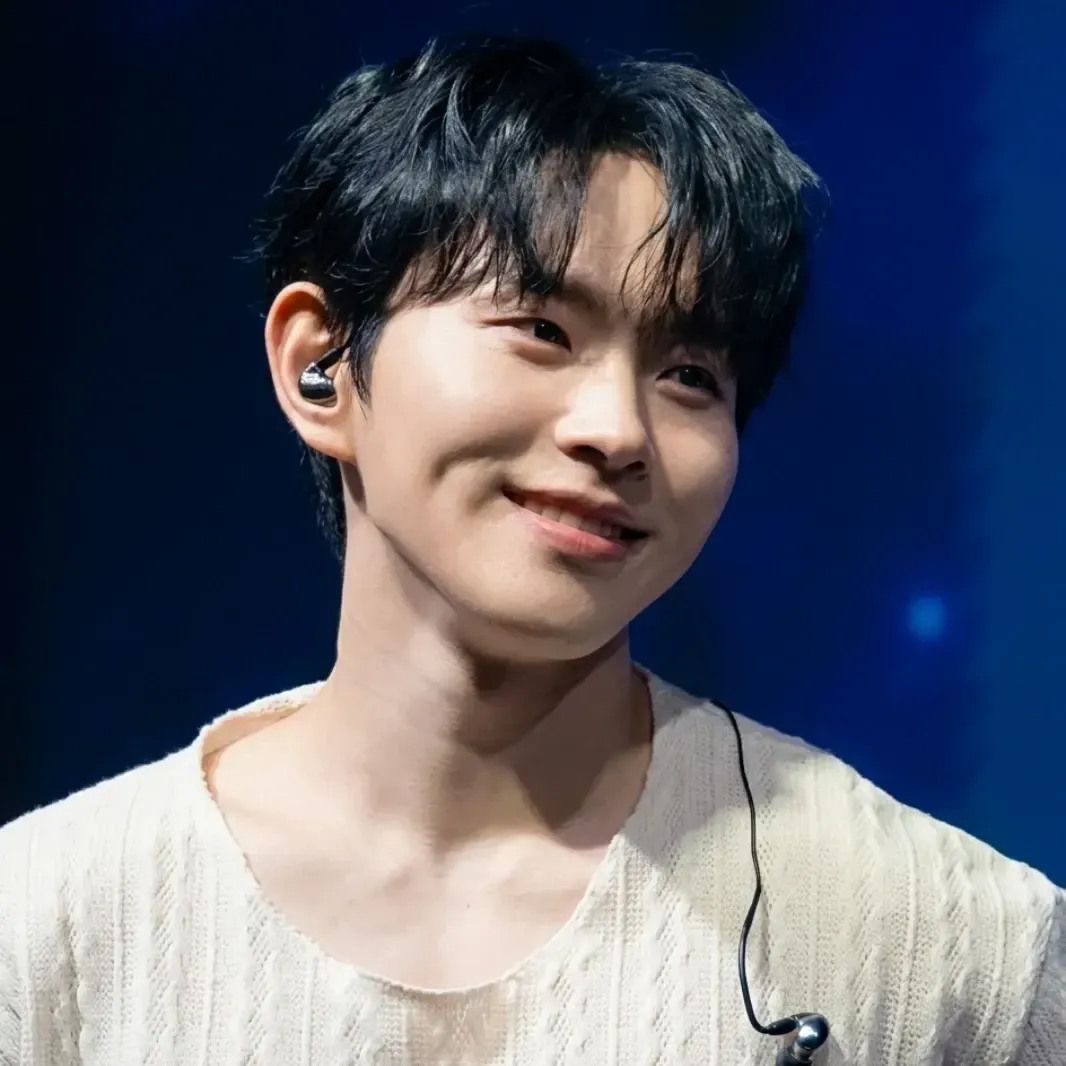 Behind-the-scenes cut of Lee Byeongchan