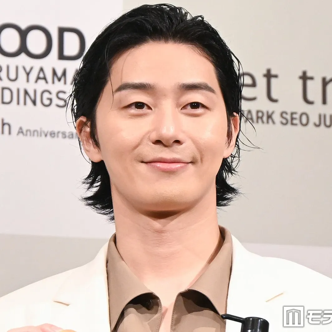 A moment captured by a fan of Park Seojoon