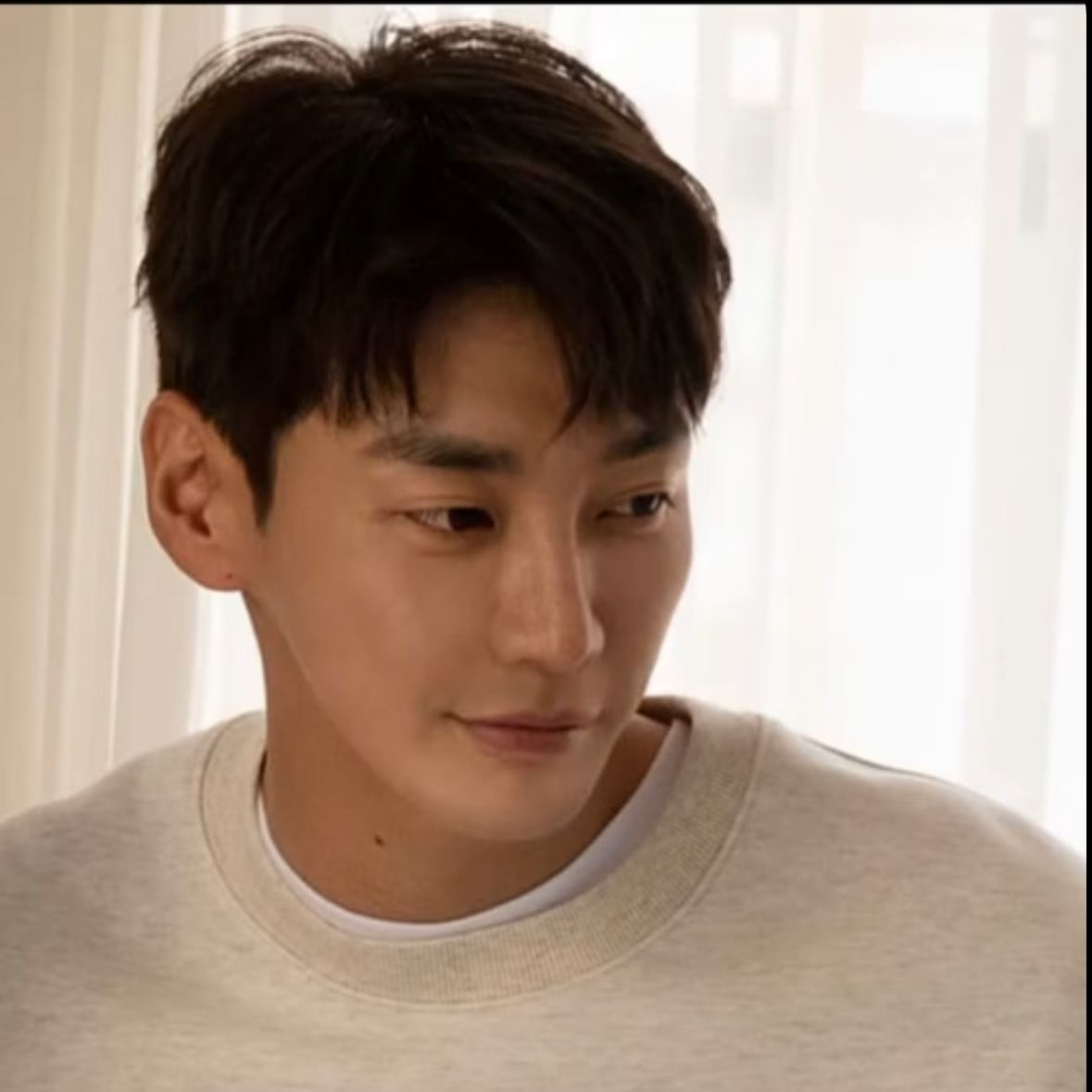 A moment captured by a fan of Kim Youngkwang