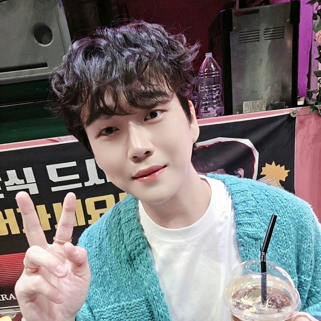 A moment captured by a fan of Hwang Youngwoong