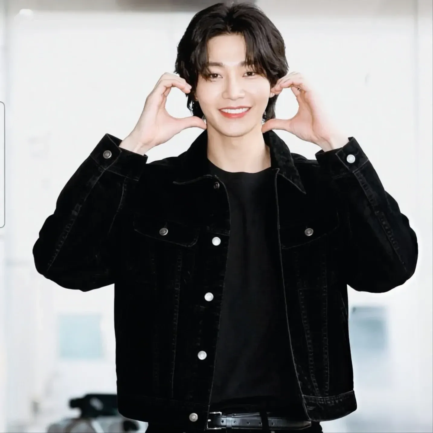 Behind-the-scenes cut of Kim Jaeyoung
