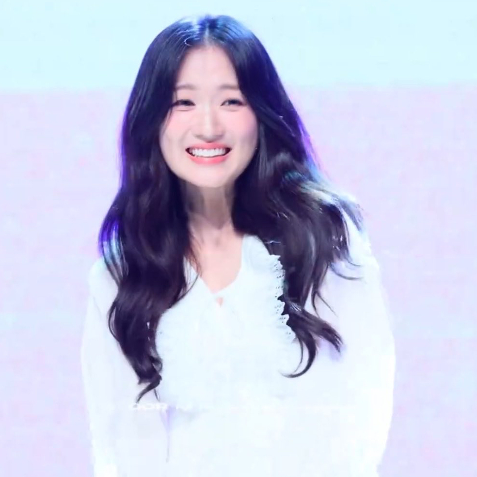 Latest photo of Kim Hyeyoon