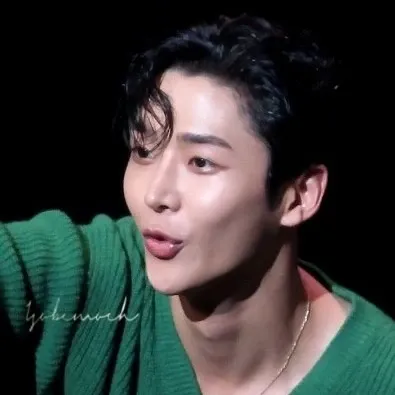Foto terbaru dari Rowoon