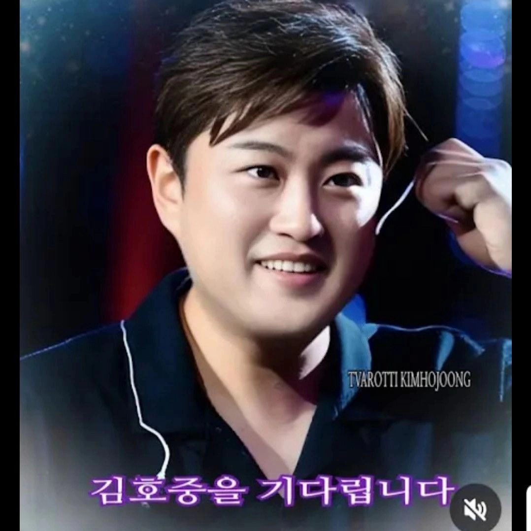 A moment captured by a fan of Kim Hojoong