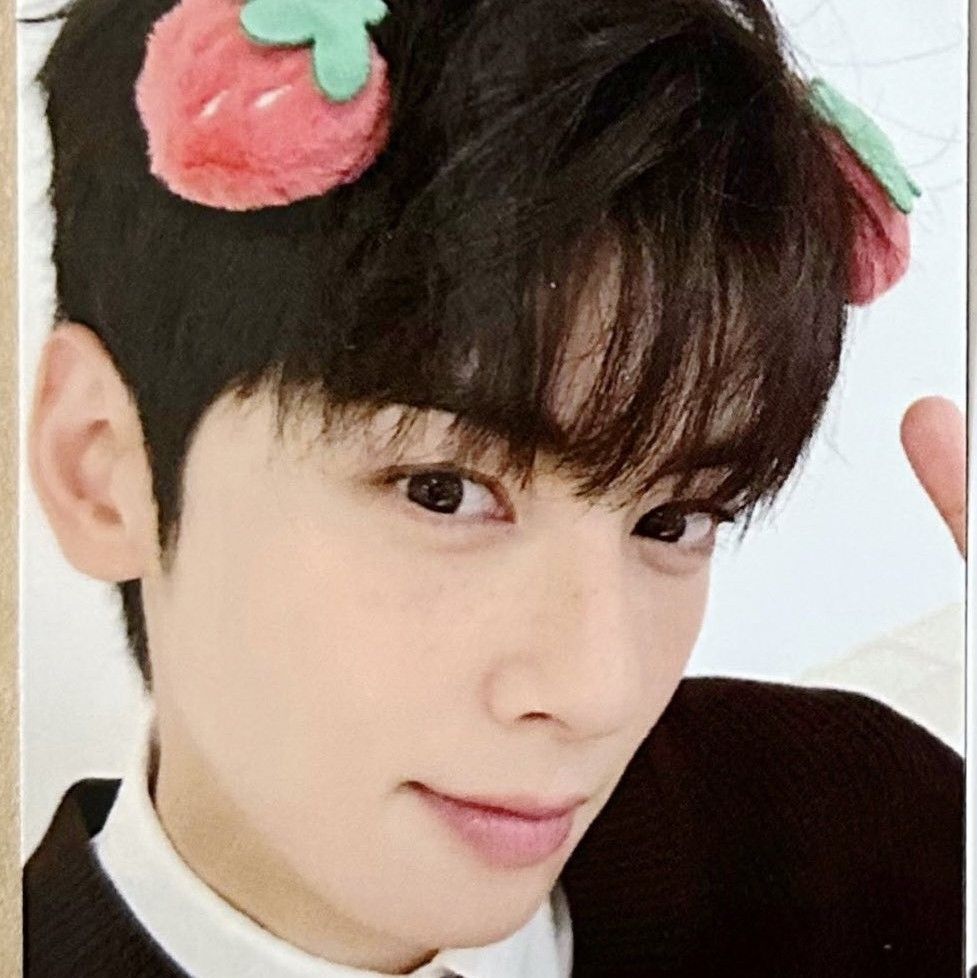 Behind-the-scenes cut of Cha Eunwoo