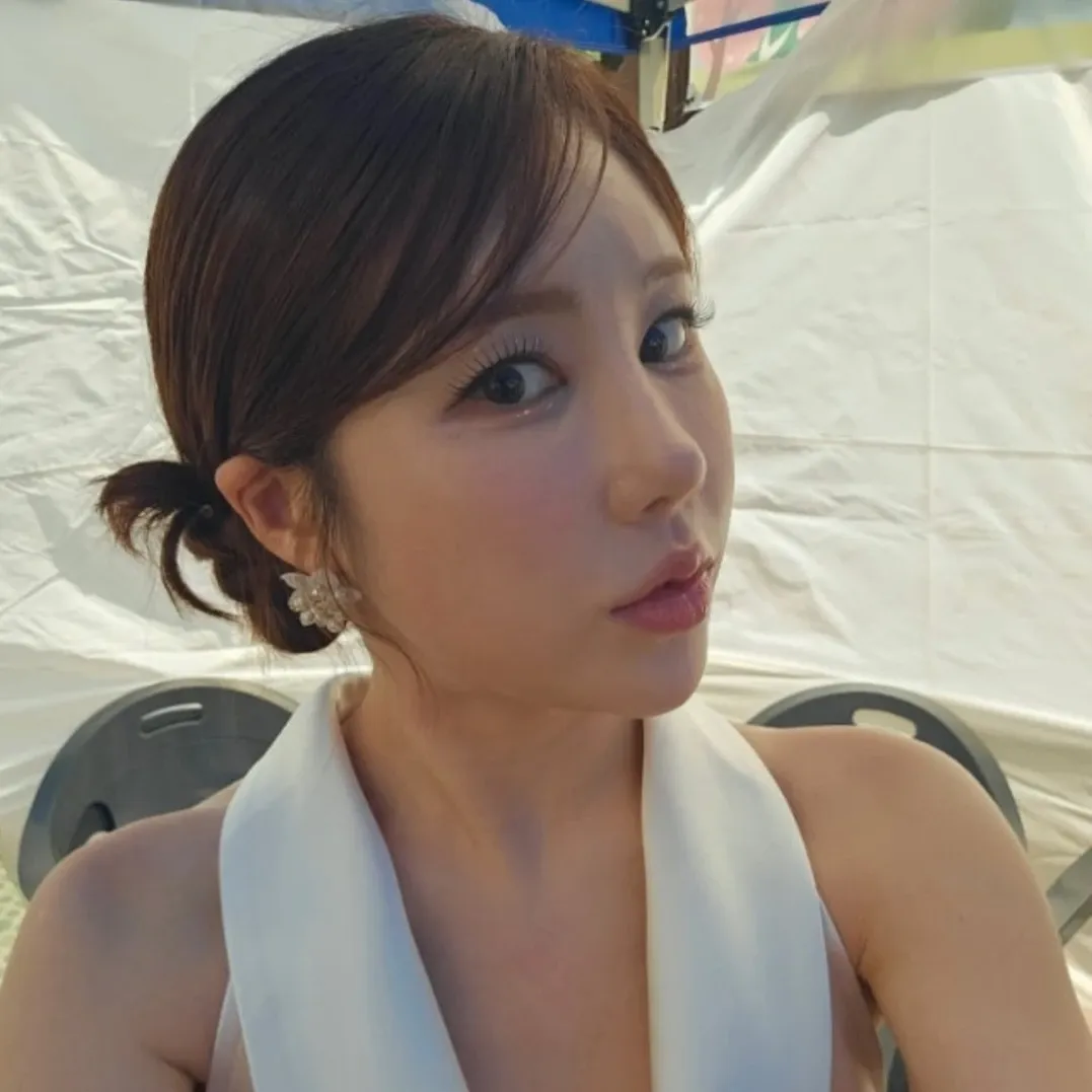 Cuplikan di balik layar dari Kim Soyou