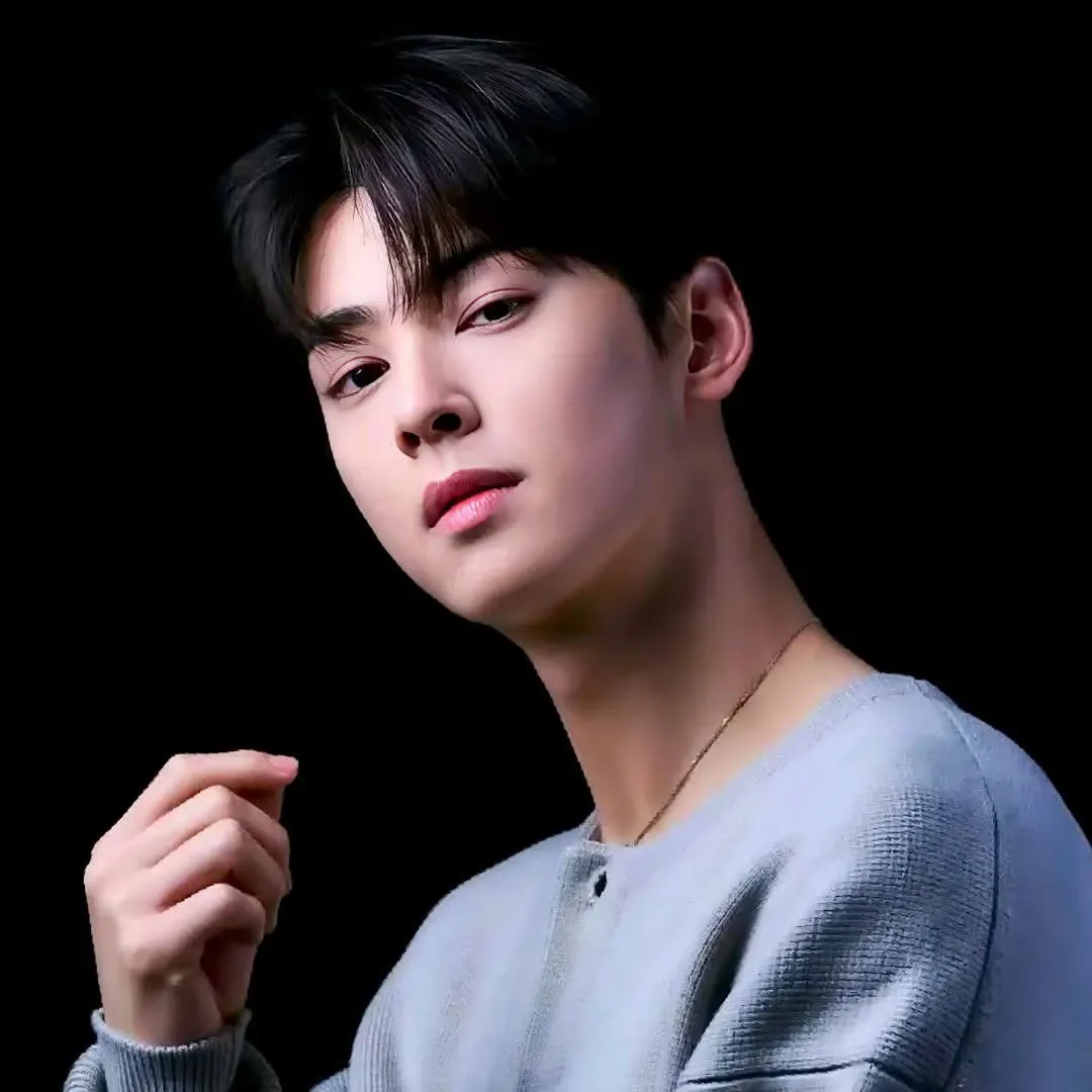 Latest photo of Cha Eunwoo