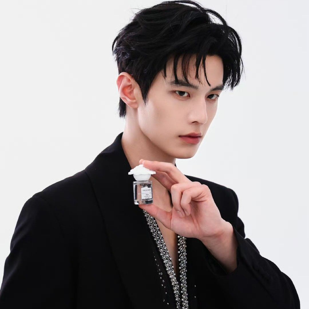 Latest photo of He Yu