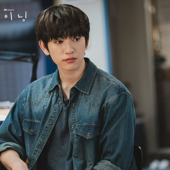 A moment captured by a fan of Park Jinyoung