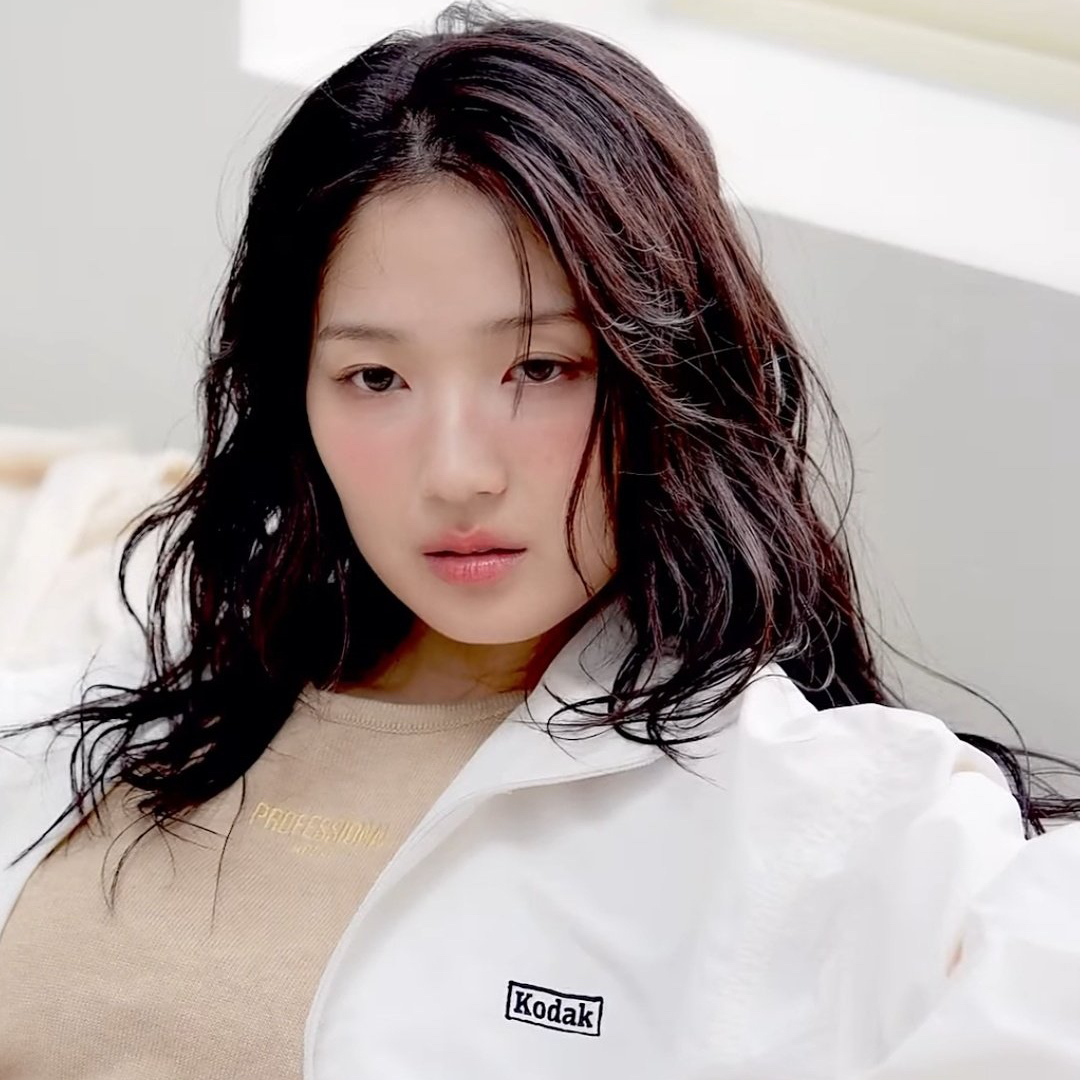 Recent activity shot of Kim Hyeyoon