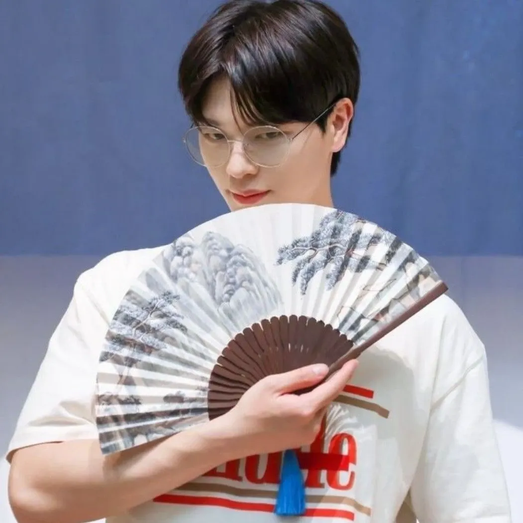 Recent activity shot of Yook Sungjae