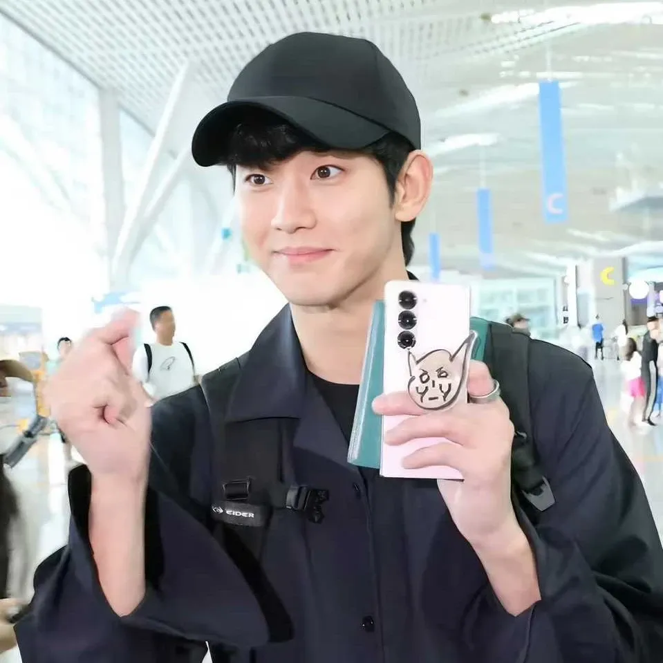 金秀賢的最新照片