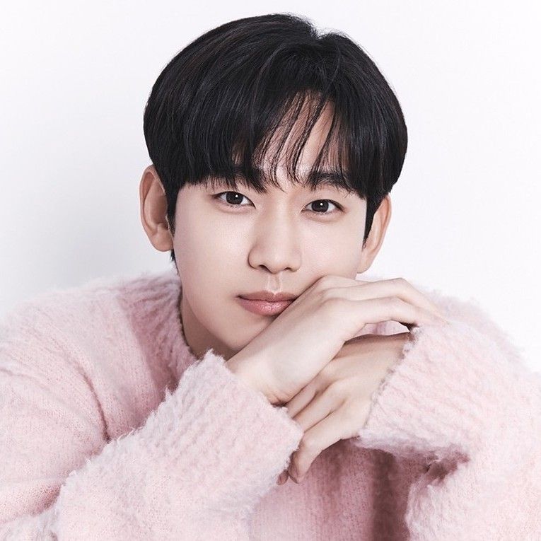 粉絲拍下的金秀賢瞬間