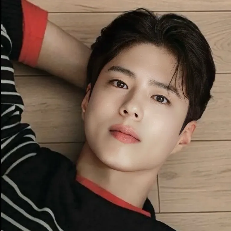 Recent activity shot of Park Bogum