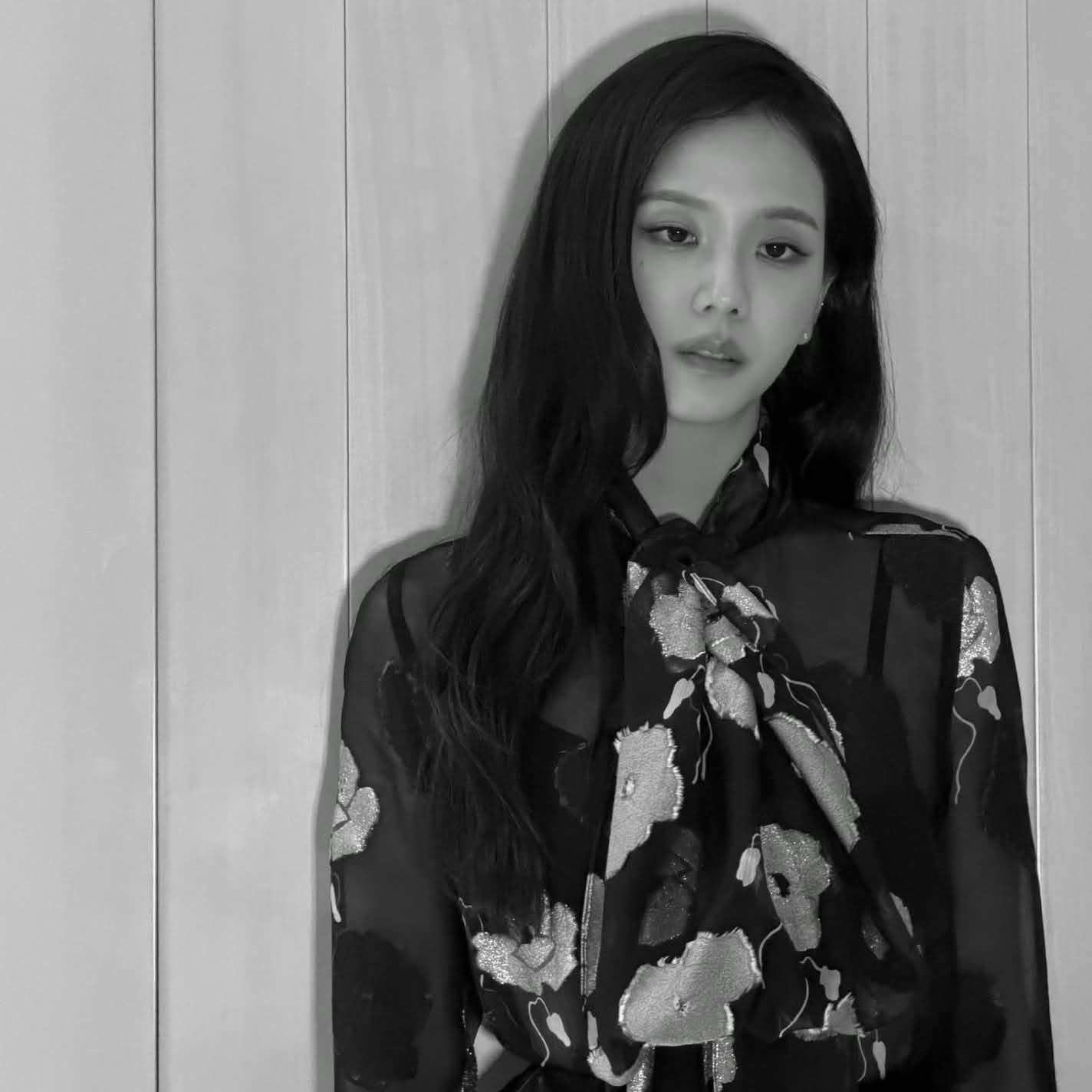 Behind-the-scenes cut of Jisoo (1995)