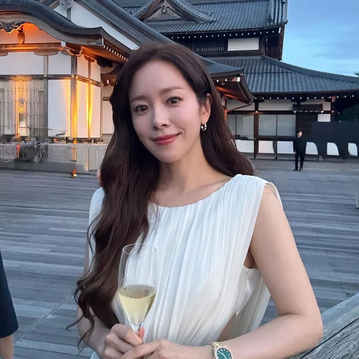 Behind-the-scenes cut of Han Jimin