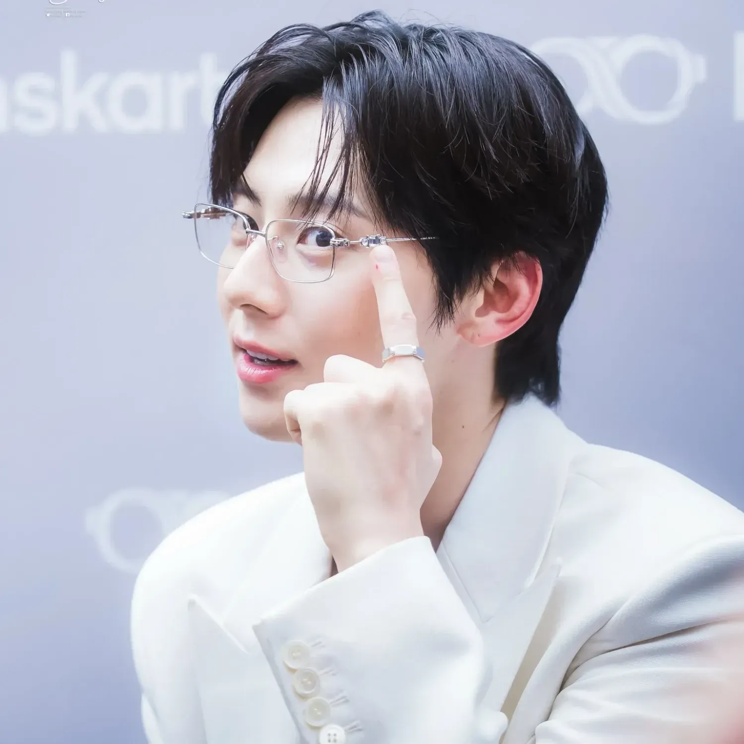 Behind-the-scenes cut of Hwang Minhyun