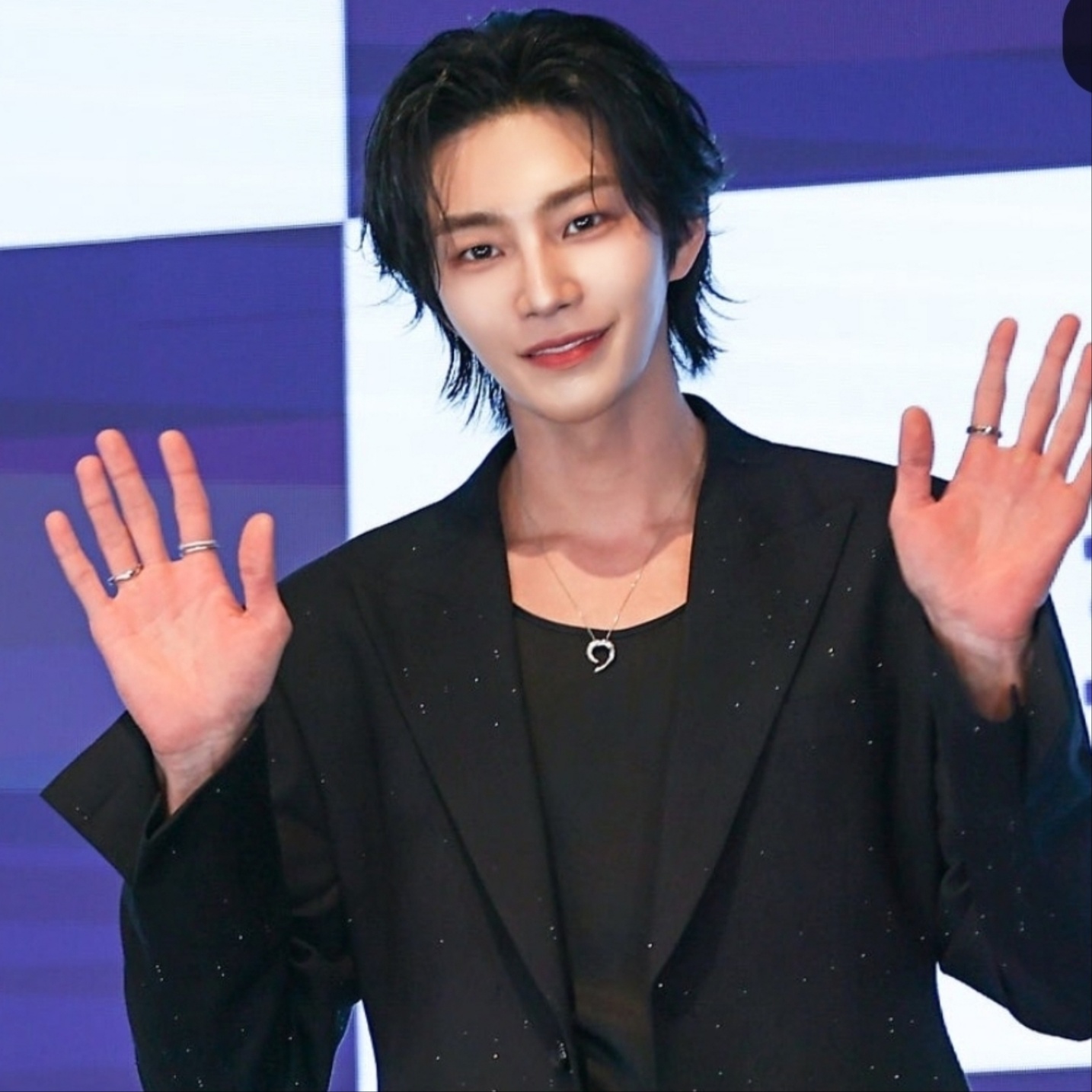 Behind-the-scenes cut of Kim Jaeyoung