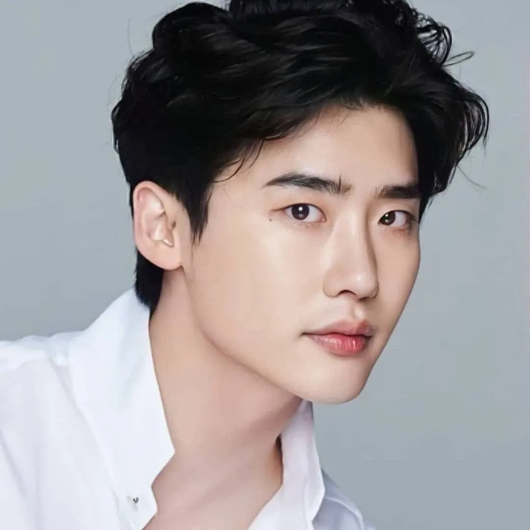 Recent activity shot of Lee Jongsuk