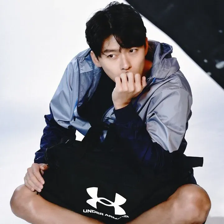 Foto kegiatan terbaru dari Hyun Bin
