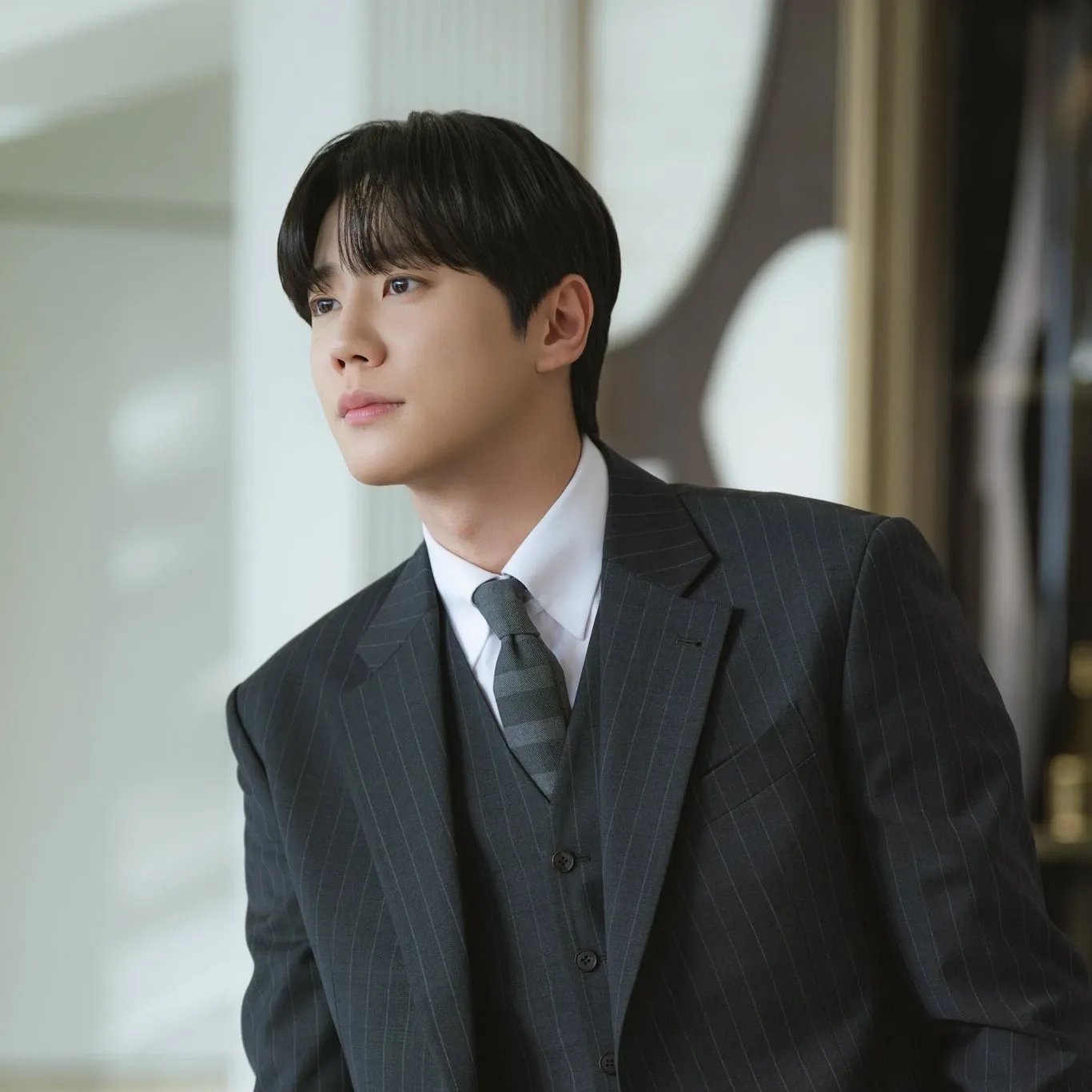 Behind-the-scenes cut of Lee Junyoung